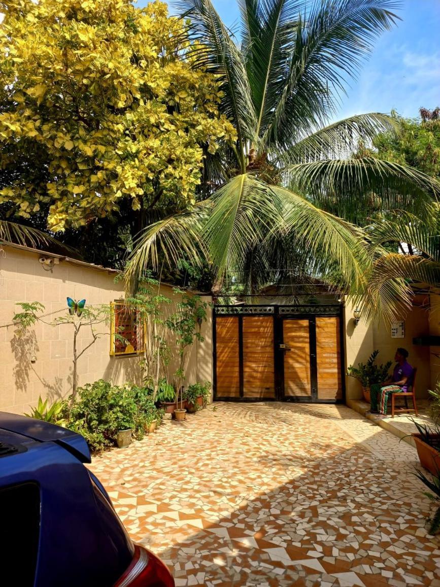 קולולי Busy Bee Apartments מראה חיצוני תמונה