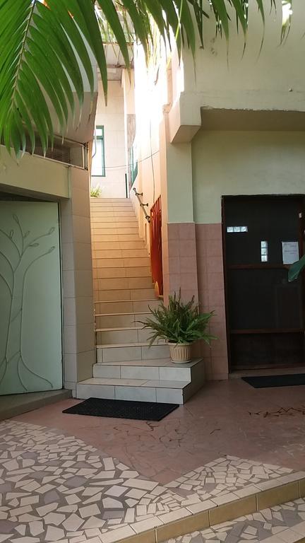 קולולי Busy Bee Apartments מראה חיצוני תמונה